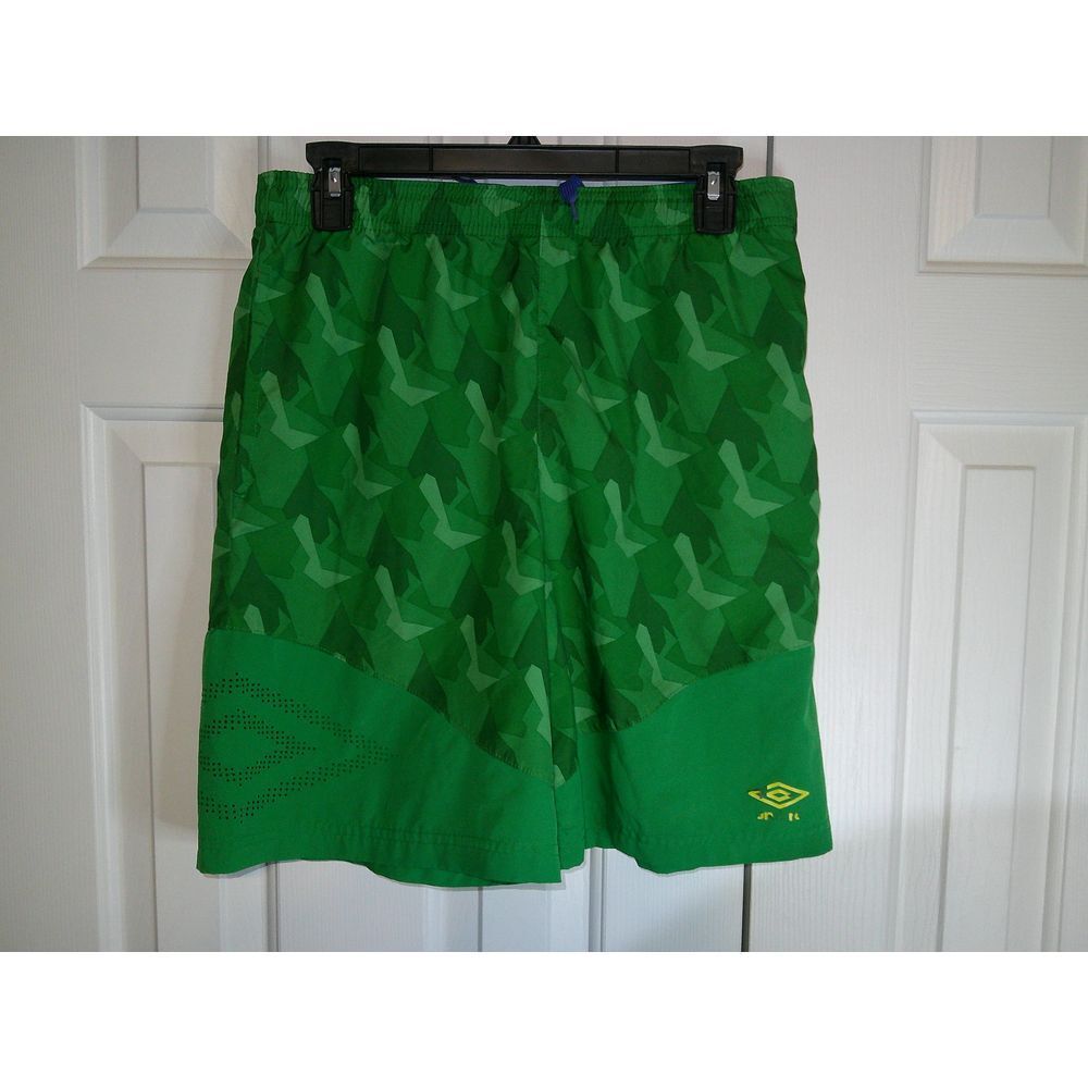 Vintage Umbro Kids Athletic Shorts Green Camo Pattern Sports Soccer Training XL